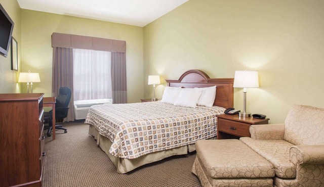 Days Inn & Suites by Wyndham Swainsboro