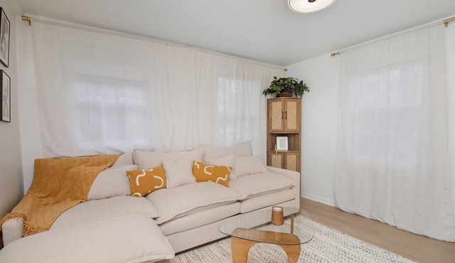 Designer 2 Bedroom Apt in Atlanta near Midtown, Emory