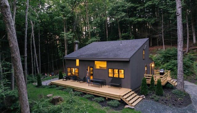 Designer Cabin w/Quechee Club Access - Pool, Spa, Ski - Sleeps 8