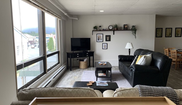 Downtown Apt.12 w/ Russian Church & Mountain Views