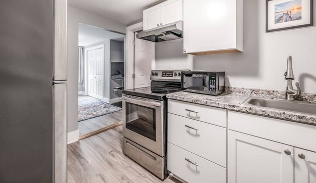 Downtown Studio | Close To River & Restaurants