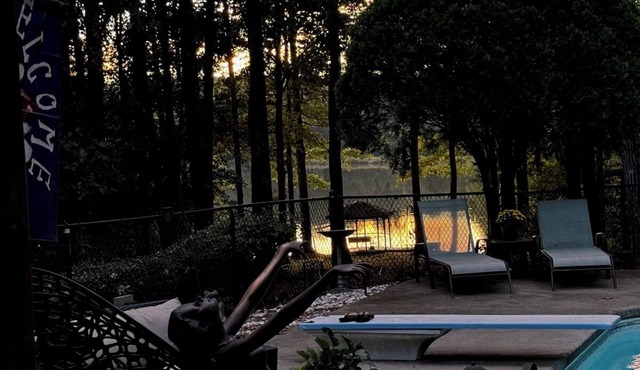 DREAM TIME STUDIO in McDonough on Private Lake wPool, WiFi, AC,and fitness room
