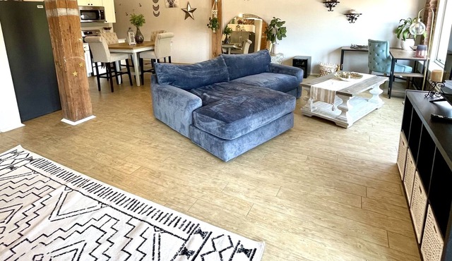 Dreamy 1BR Loft w/ King Bed in the Rivermarket