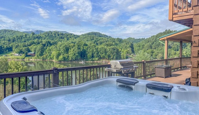 Eagles Peak-Dock Access & Boat Slip, Amazing View, King Beds, Luxury Hot Tub