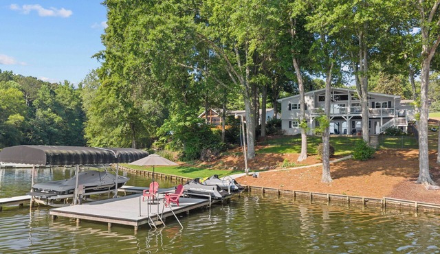 Entire Lake Front Home w 4 Kings, Kayaks, & More