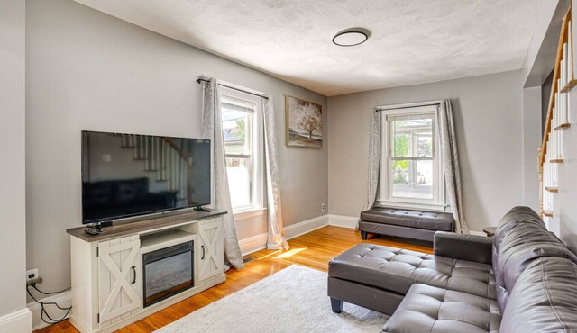 Entire Private home 3BDS 1 and half BTHS/Pet Friendly with fee