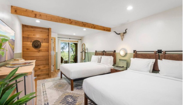 Epic Double Queen Room - Hilltop Boutique Hotel