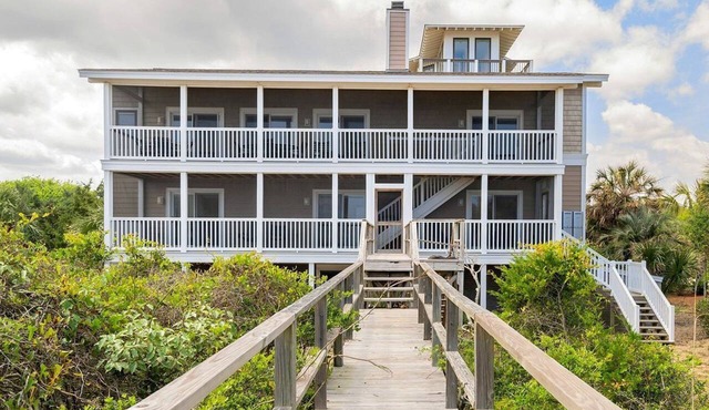 Expansive Beach House in Gated Community with Ocean Views in Georgetown, South Carolina