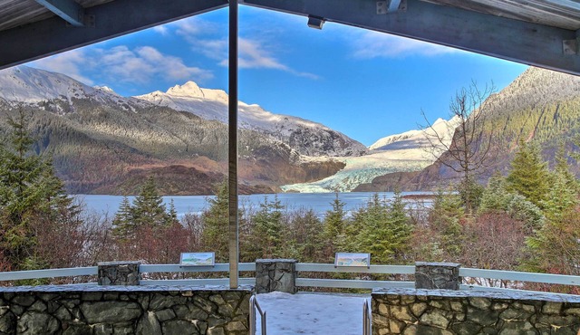 Expansive Getaway ~ 2 Miles to Mendenhall Glacier!
