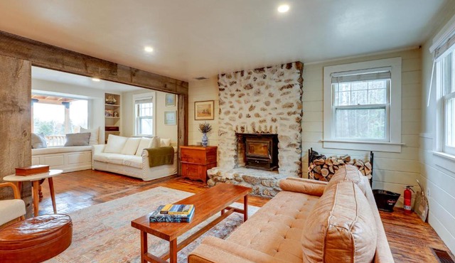 Expansive Wilmot Escape w/Deck Near Skiing!