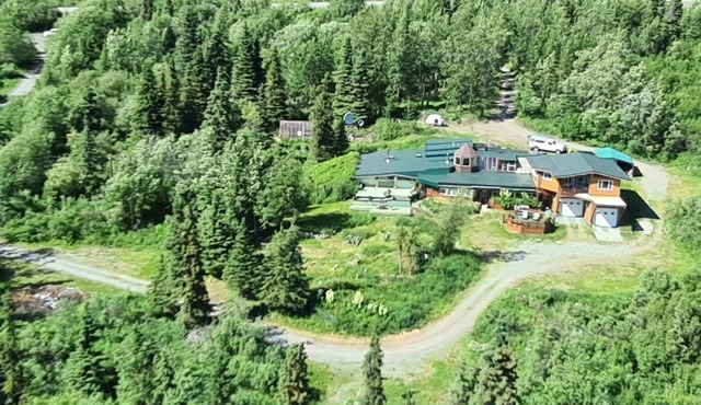 Experience Glacier View charm - cozy 1-bedroom apartment in Sutton