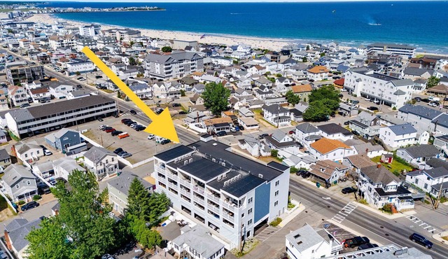 Experience modern luxury in this high-quality 1-bedroom condo.