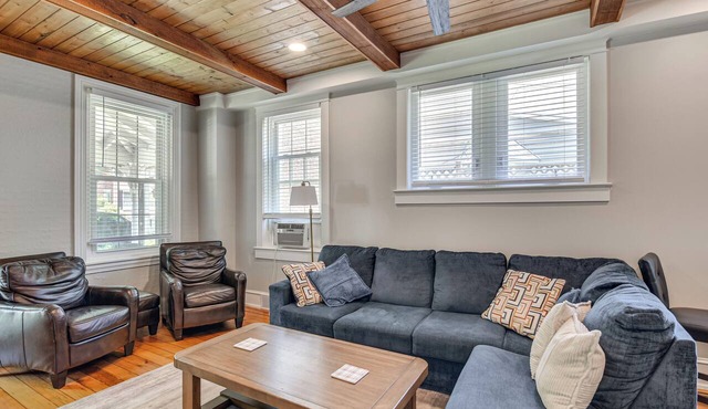 Explore Dtwn & WCU! Walkable West Chester Getaway
