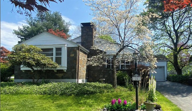 Extremely Charming 2-bedroom house in Poughkeepsie- great location. in poughkeepsie