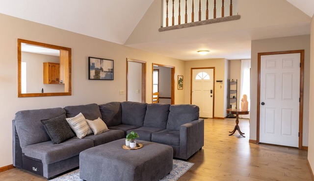 Family Friendly 4BR Home Sleeps 8–Near Arrowhead and Royals Stadium, MAJOR INTERNATIONAL SPORTING EVENT ready!