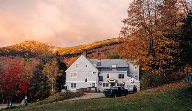 Family Friendly Lodge near Newfound Lake, Shared Bath, Breakfast Included