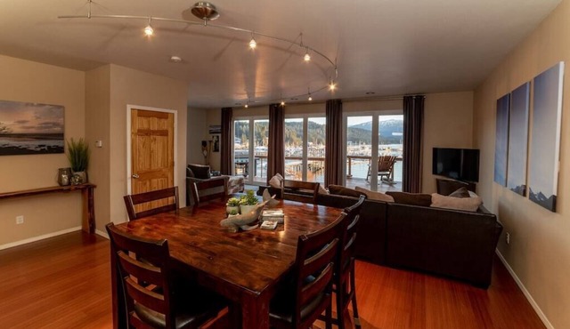 Family Getaway in Juneau, Alaska: Unforgettable Ocean and Mountain Views