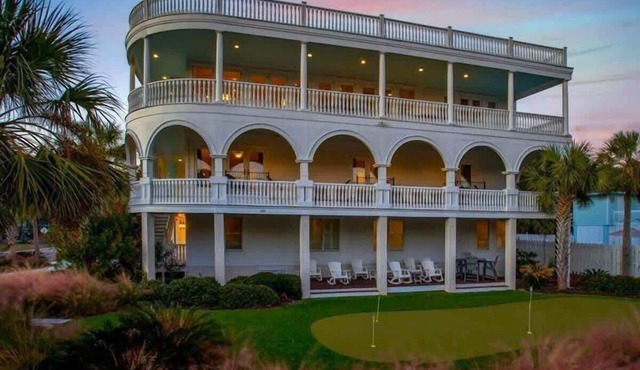 Family Home-11 Bedroom, Pool, Hot Tub, Billiard Room, Elevator, Putting Green - Sea Palace