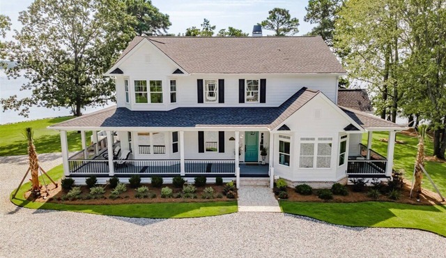 Family Ties Lakeside Retreat
