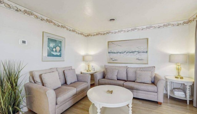 Fenwick Island Condo on 2nd Floor w/Free WiFi, Washer/Dryer, Central AC, & Cable