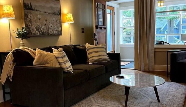 FIFA World Cup, 4bd 2b close to UW, & light rail in Seattle