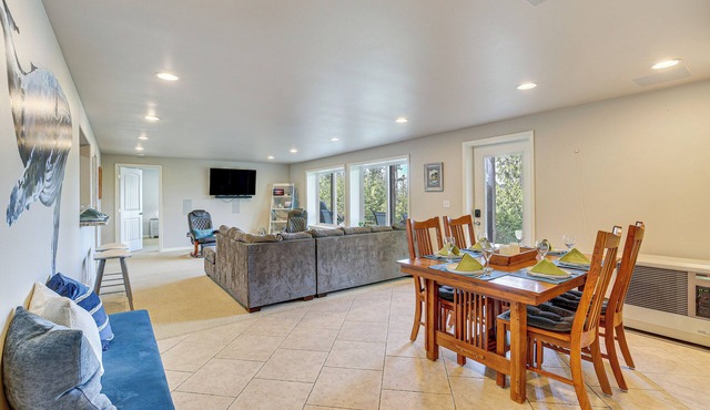 Fish & Hike: Apartment w/Pool Table in Ketchikan!