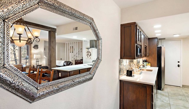 Fort Marcy 88 | Walk to Plaza | Kiva Fireplace | Full Kitchen | Hot Tub | Pool | 2 Levels