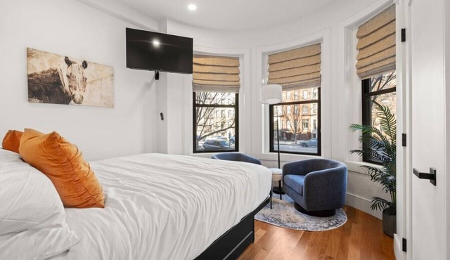 Front Row City Views: 1BR Suite with King Bed | Suite 3