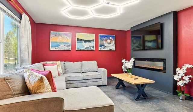 Frost & Found - Classic Stay 3-bedroom 1-bath townhouse near Hospitals and UAA.