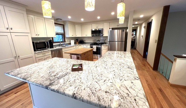 Fully Furnished 4BR Executive Home/Corporate, Insurance & Travel Professionals