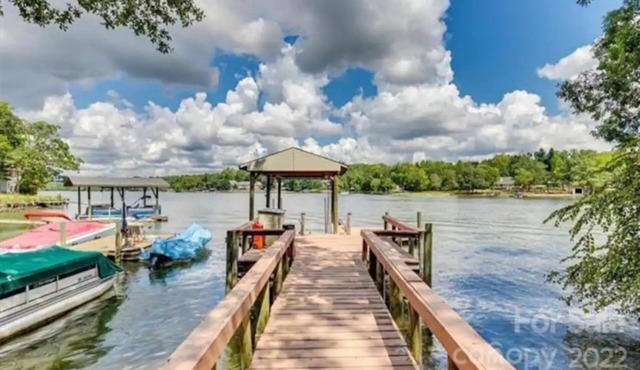Fully Renovated Lakehouse on Lake Wylie