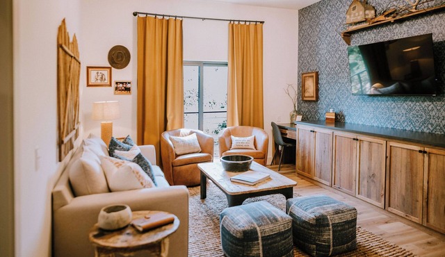 Gaines Ranch on the Square | Cutter’s Quarters | 2 Kings| Sleeps 6 | Wimberley