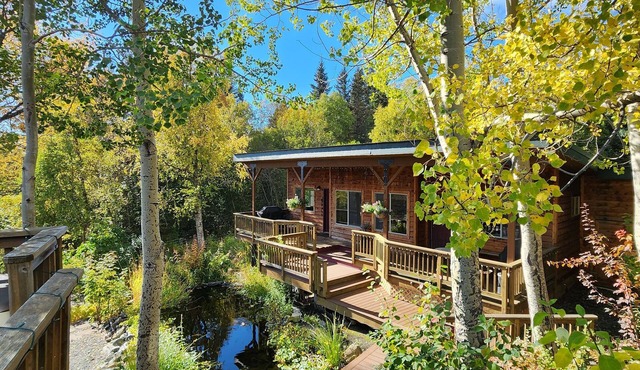 Garden Getaway at Bear Creek Winery, w/fire pit, koi pond, and hot tub