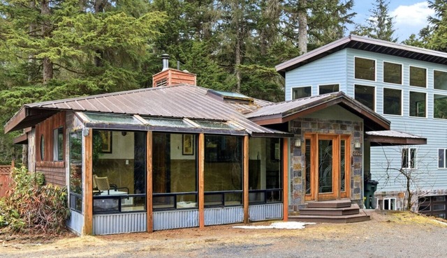 Girdwood Retreat minutes from trails&slope 3BR 2BA