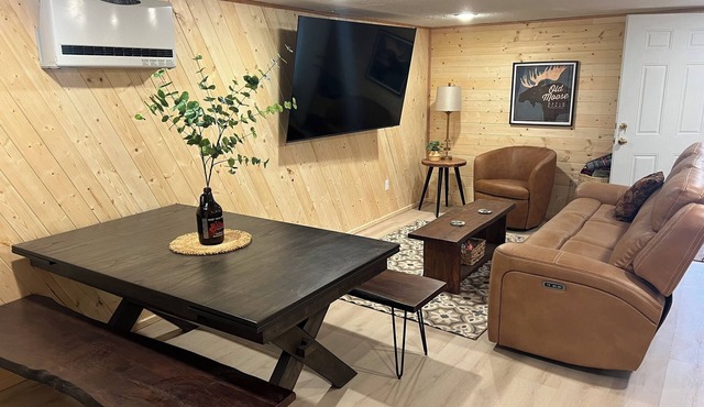 GLACIER CREEK APARTMENT-Enchanting 4 bedroom apartment with WiFi n scenic Seward
