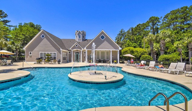 Golf Cart & Pool Access! Condo in Myrtle Beach