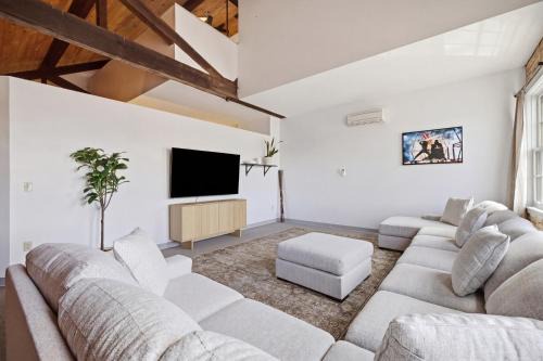 Gorgeous downtown apartment with loft