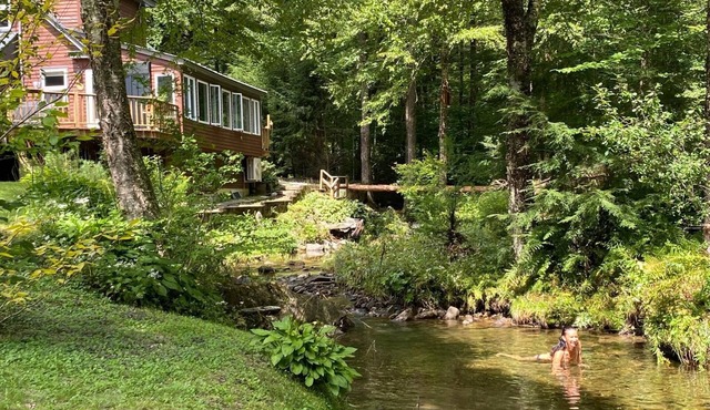 Gorgeous Home on 10 Acres w/Brook - SLEEPS 2-4