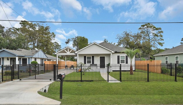 Gorgeous Pet friendly Gated Home