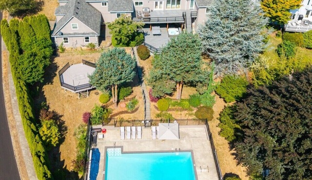 Grand 7BR Estate with Pool, Hot Tub, Sauna, Gym & Billiard