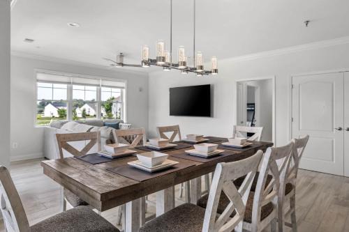 Grande at Canal Pointe - A Coastal Getaway