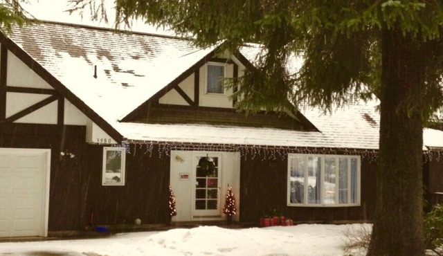 Grandma's House - Large Home - DISCOUNT ON TOURS!