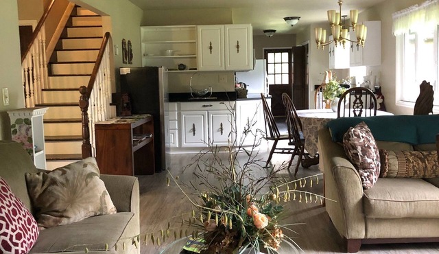 Grandma's Private Room and Bath - DISCOUNTS ON TOURS