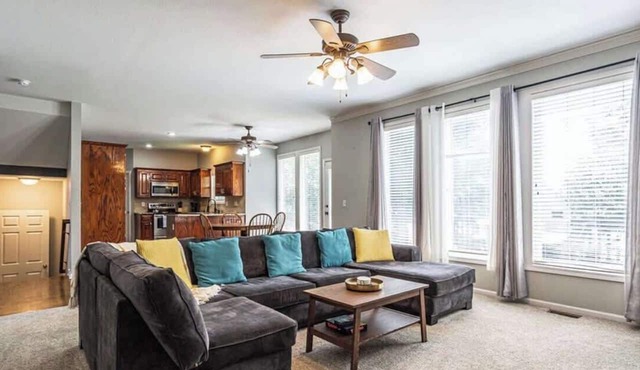 Great for Groups 5 King Beds Great Location