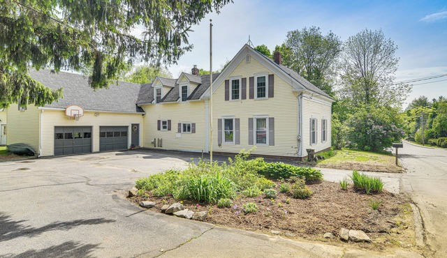 Great for Groups! Spacious Wilton Getaway w/Deck in Wilton