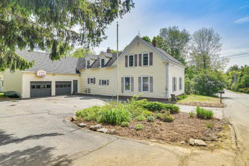 Great for Groups! Spacious Wilton Getaway w/Deck in Wilton