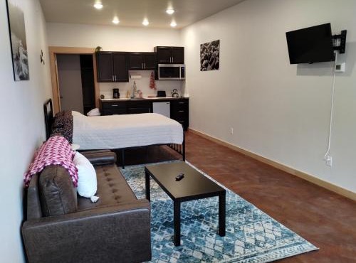 Grewingk Suite - Homer Seaplane Base
