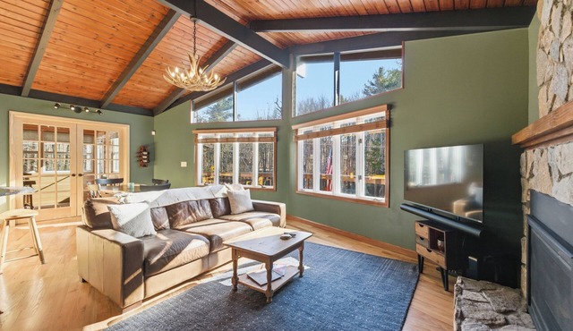 Gunstock Chalet - Close to Gunstock, BNH Pavilion Concerts, and Lake Winni