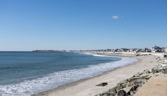 Hampton North Beach Condo steps from beach