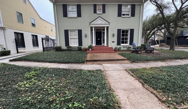 Heart of Houston five bedroom near everything